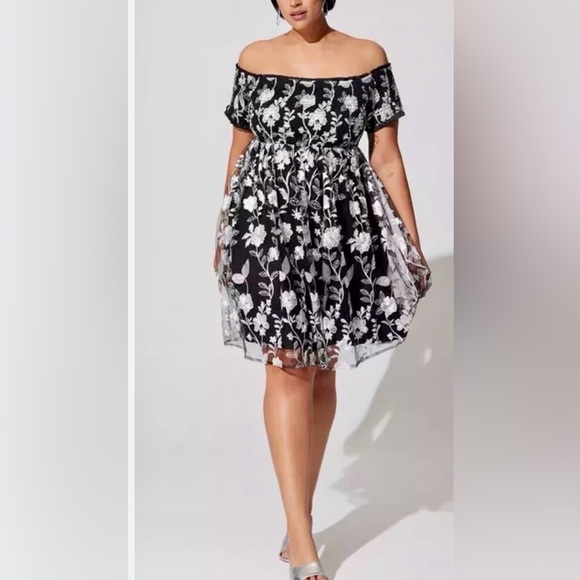 Torrid Black & Silver Floral off-the-shoulder dress, Sz 1X - Picture 6 of 7